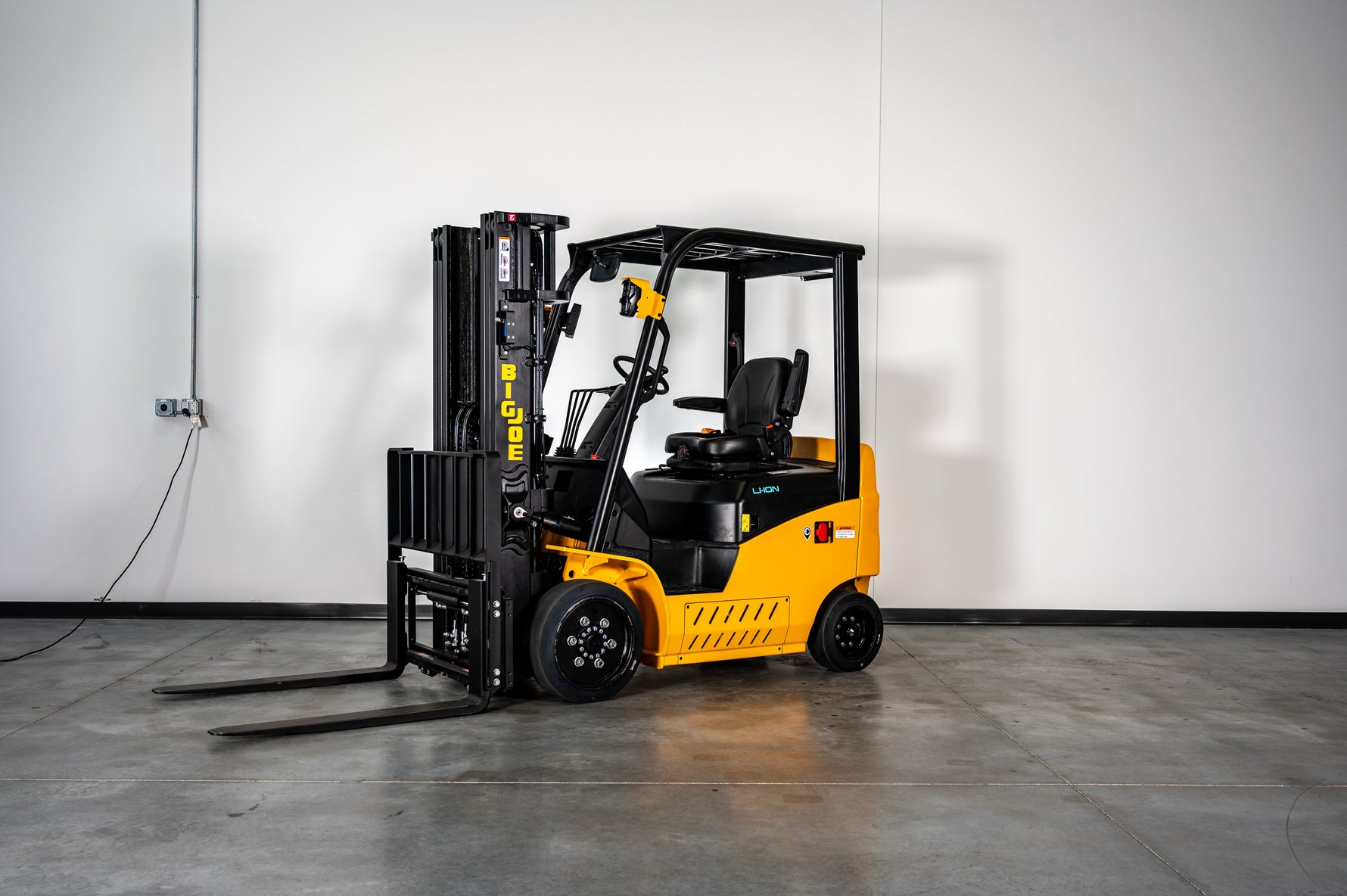 Choosing the Right Class I Electric Forklift: Three-Wheel vs. Four-Wheel Configurations - Big Joe Texas