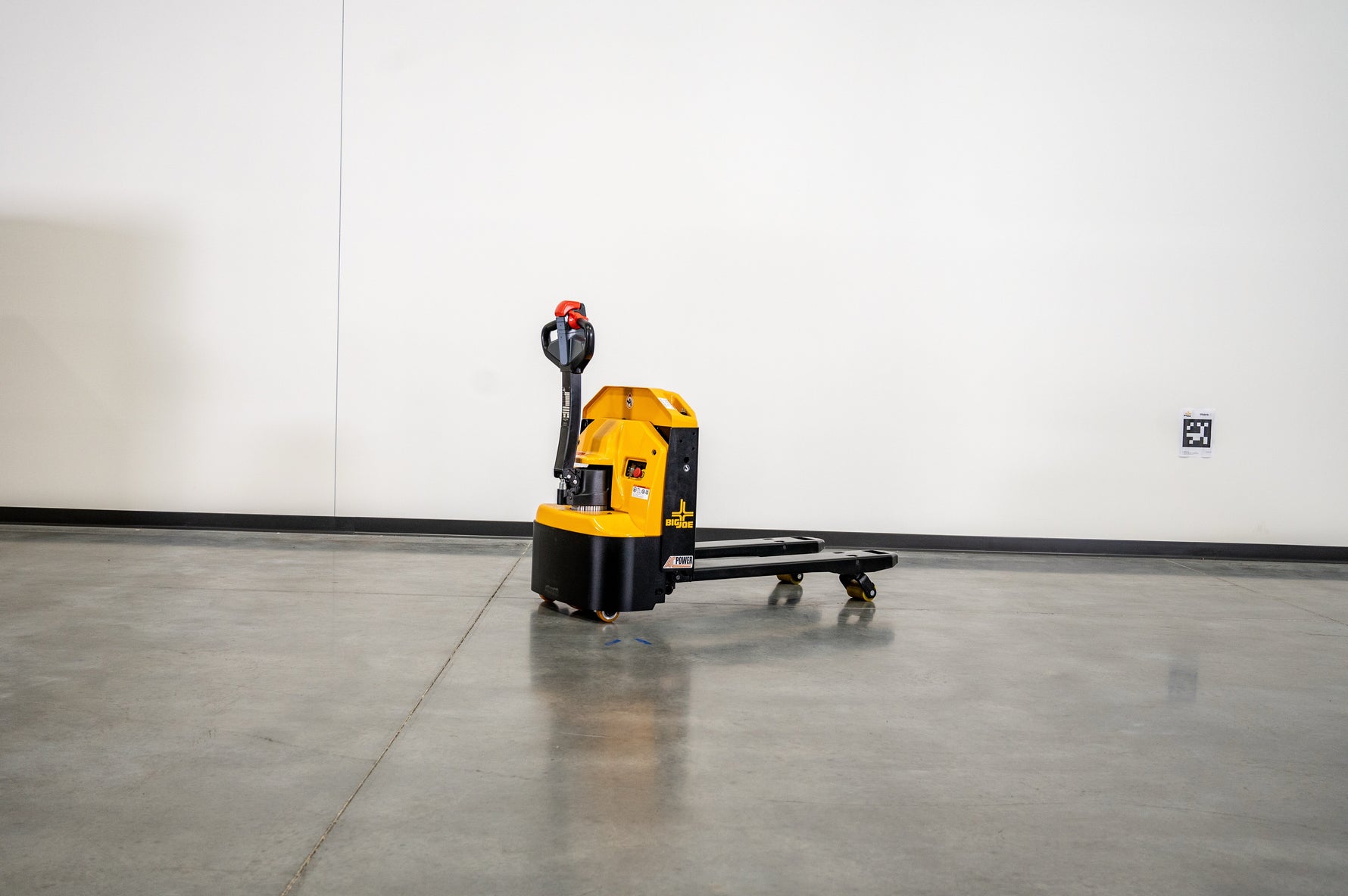 The Workhorse of the Warehouse: How Lithium-Ion Pallet Jacks Are Redefining Class III Equipment - Big Joe Texas
