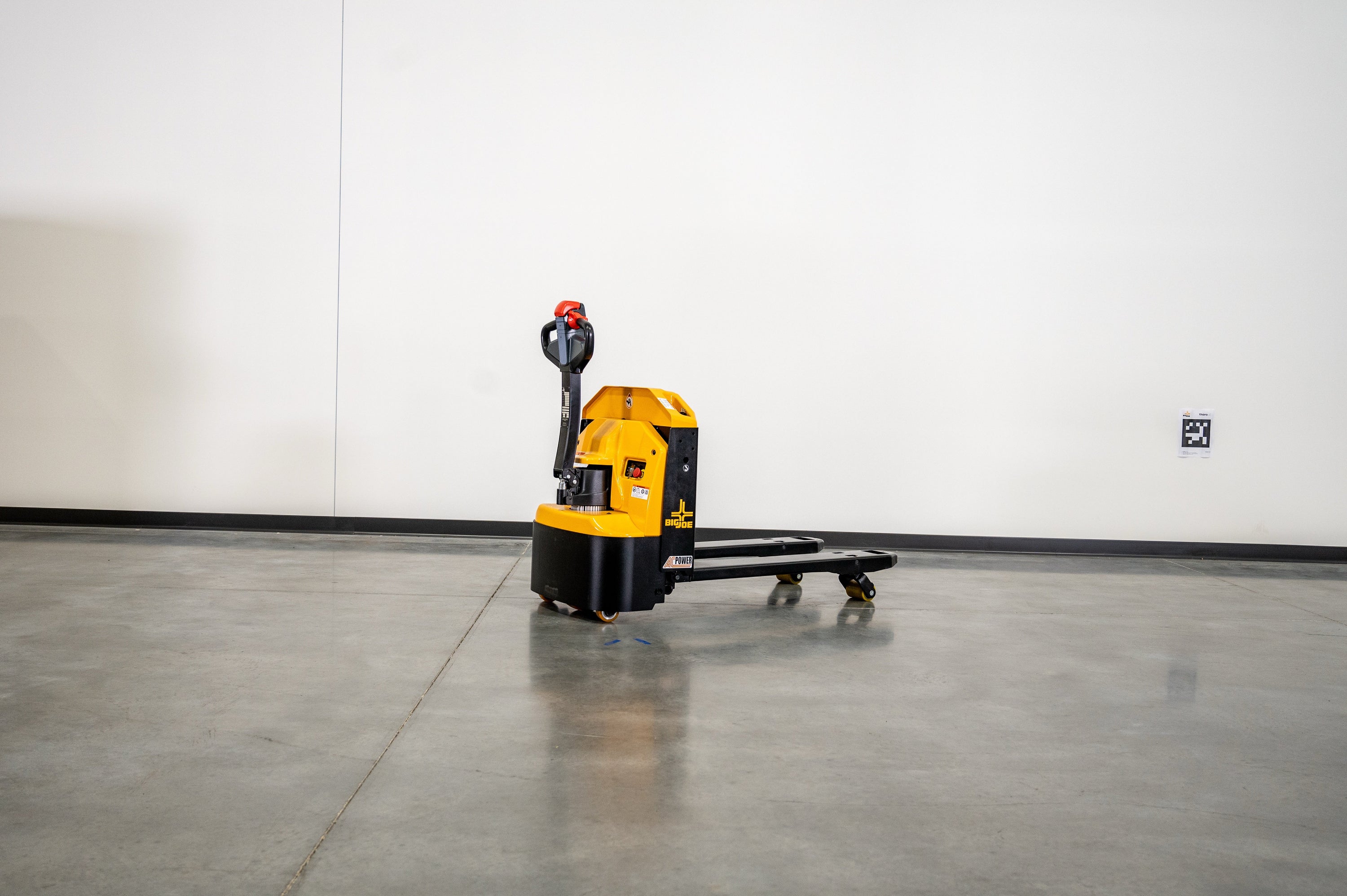The Workhorse of the Warehouse: How Lithium-Ion Pallet Jacks Are Redefining Class III Equipment - Big Joe Texas